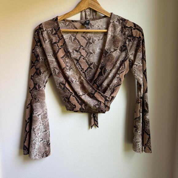 Windsor Snakeskin Print Wrap Top Women’s Small Bell Sleeve Tie Front - Picture 2 of 7